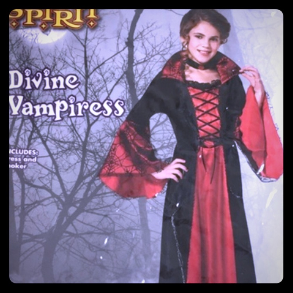 Spirit Halloween - Divine Vampiress Girl’s Costume